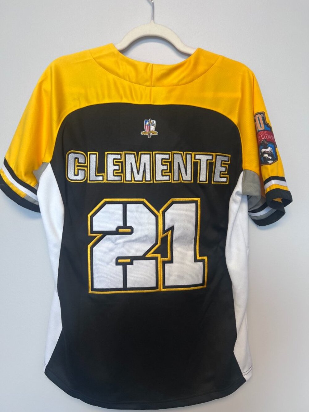 Roberto Clemente 21 Nation 50th Anniversary Jersey. Men's Small